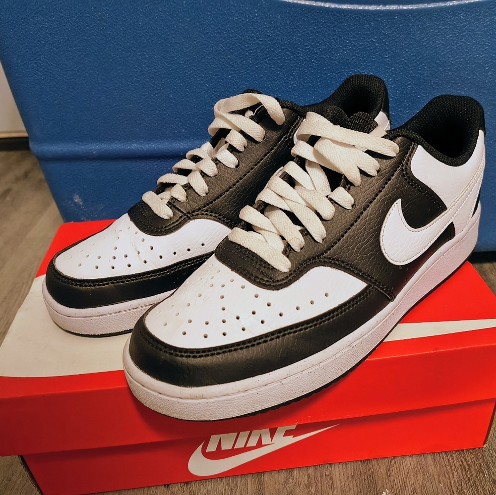 Black And White Women's Nike Shoes